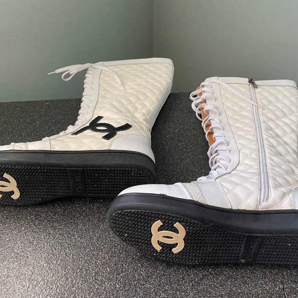 Authentic Chanel ivory/white boots, 39/8, NWOT - Picture 7 of 9